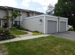 1073 Cascade Dr, Aurora, IL 60506