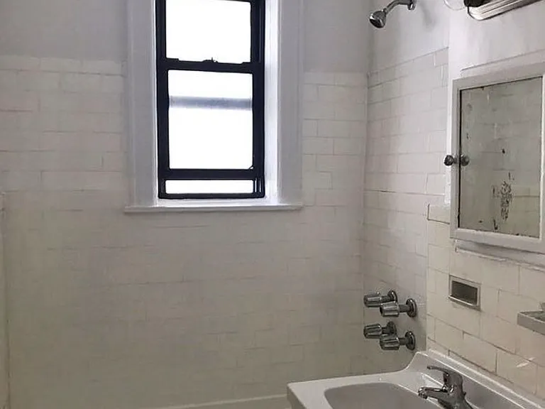 35-25 29th St #B1 — Photo 2