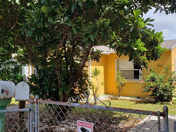 3rd image of 2539 Roosevelt St