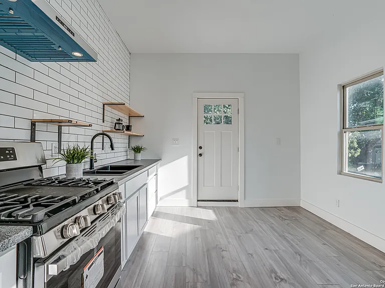 231 Chicago Blvd — Photo 11