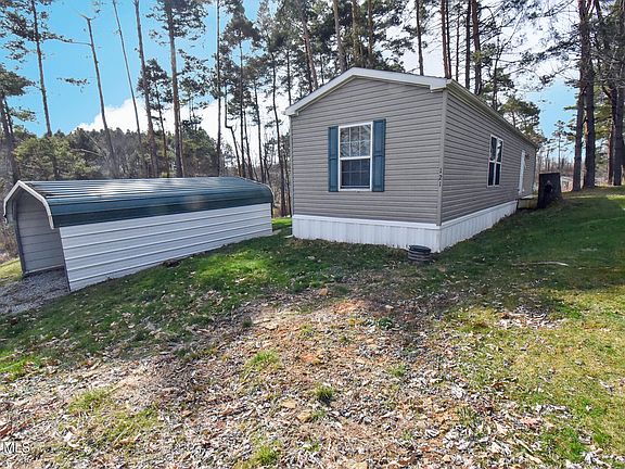 3rd image of 121 Spruce Dr