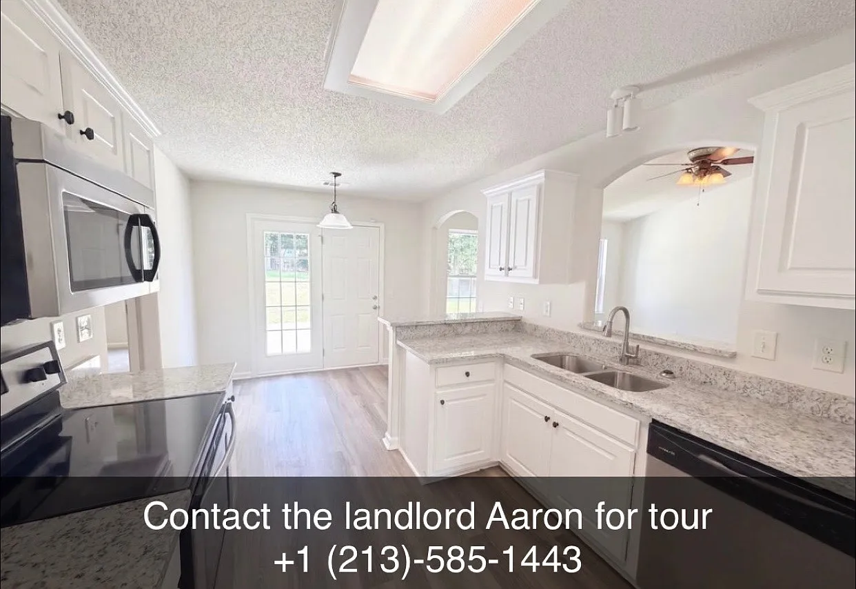 3 bed, 1409 sqft, $2,008 — Photo 2