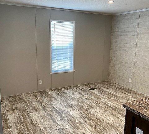 3rd image of 516 Courtland Ln #608