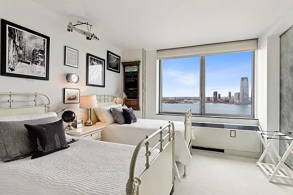 Sold by Corcoran | media 7