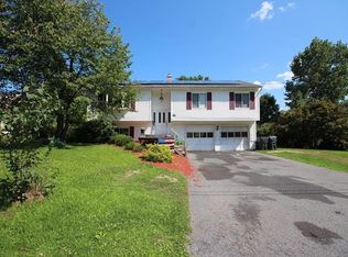 4 Hawks Nest Rd, Monroe, NY 10950