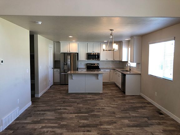 3rd image of 3026 S Willow Creek Dr