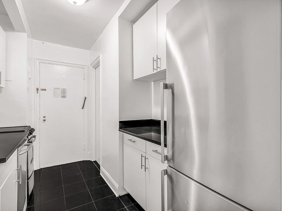 1st image of 310 E 44th St APT 409