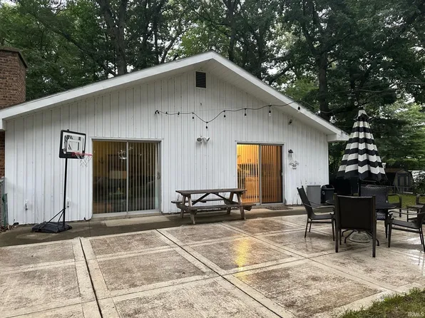 8042 N Wakew Ln, Walkerton, IN 46574