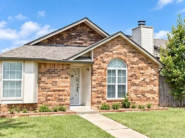 2135 Goodrich Dr, Moore, OK 73170
