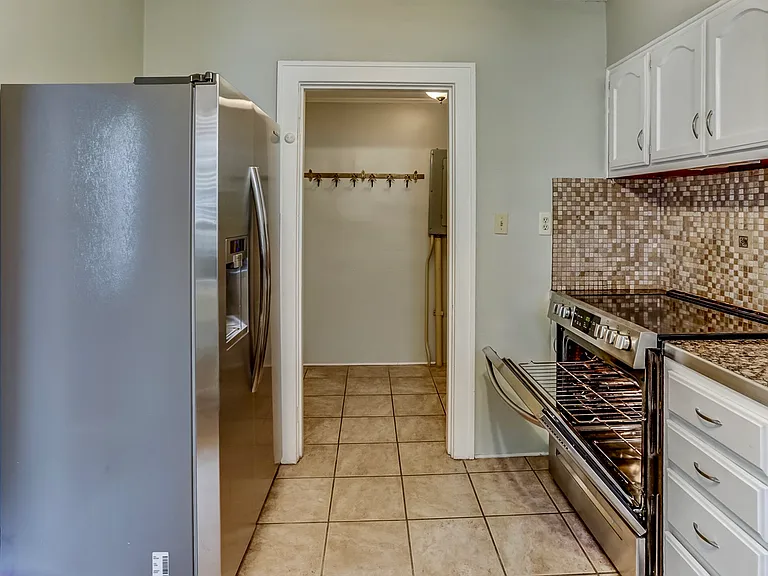 2190 Washington Ave — Photo 13