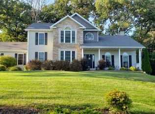 978 Shabbona Dr, Fontana, WI 53125