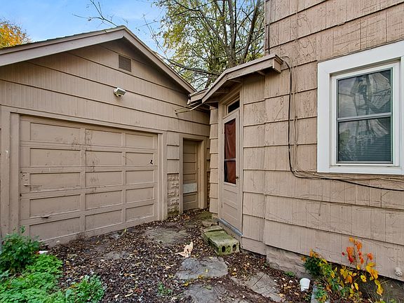 3rd image of 25 Burnese Ave