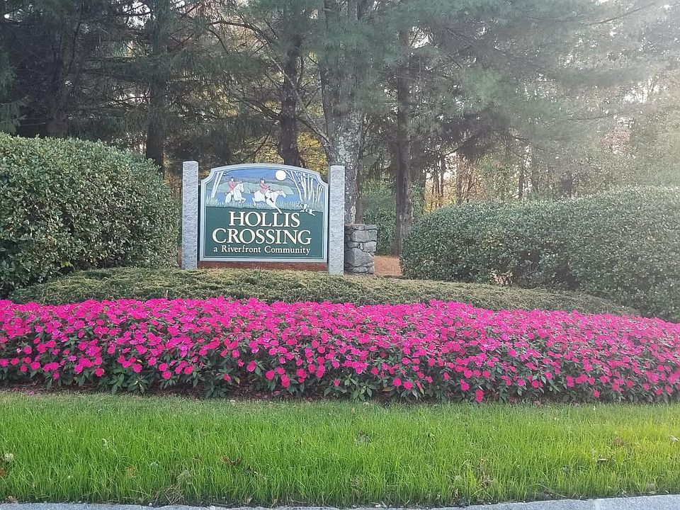 Hollis Crossing Entrance