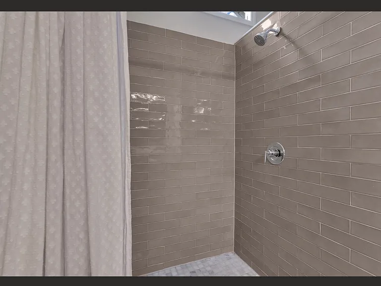 61 Brenda Ct — Photo 18