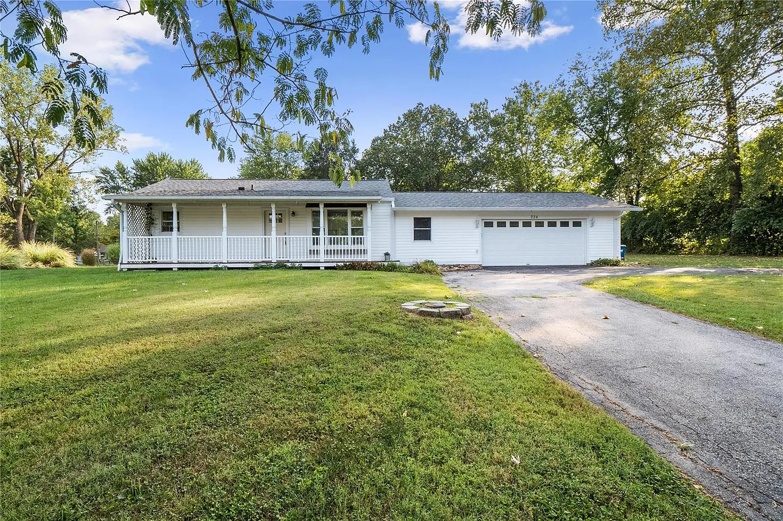 224 Highview Dr photo 1