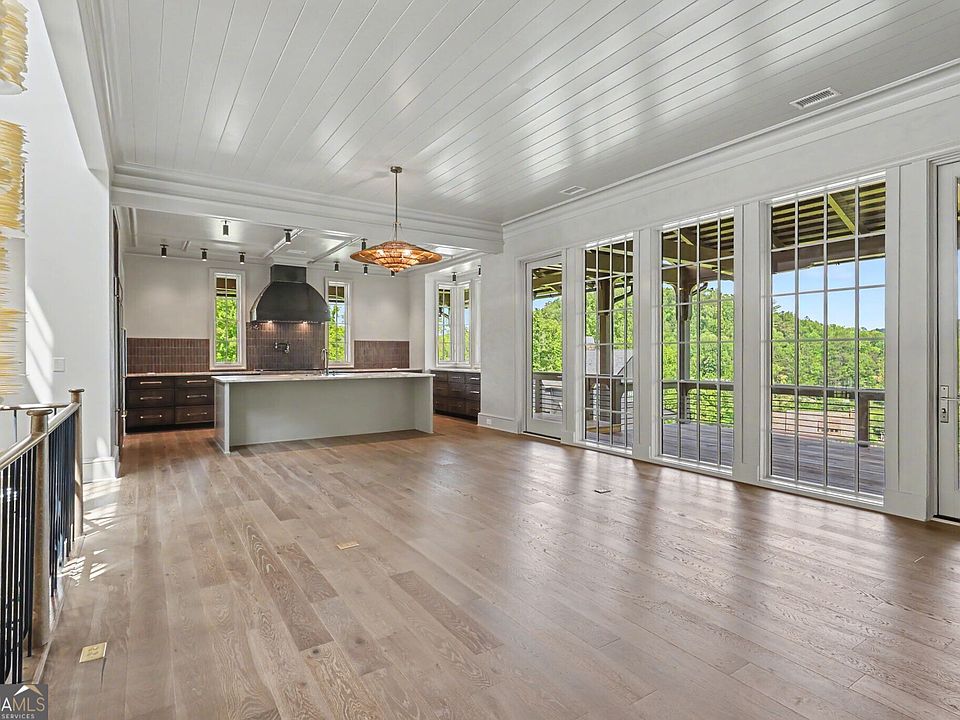 10th image of 140 Cove View Ln