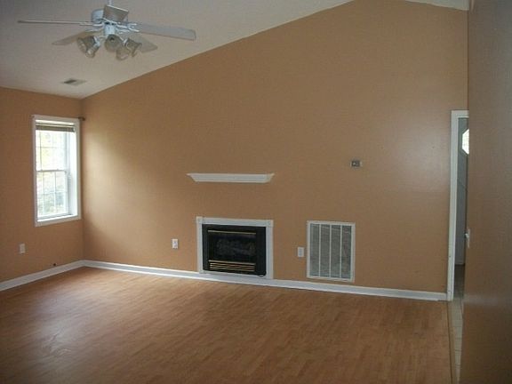 4th image of 414 Catawba St