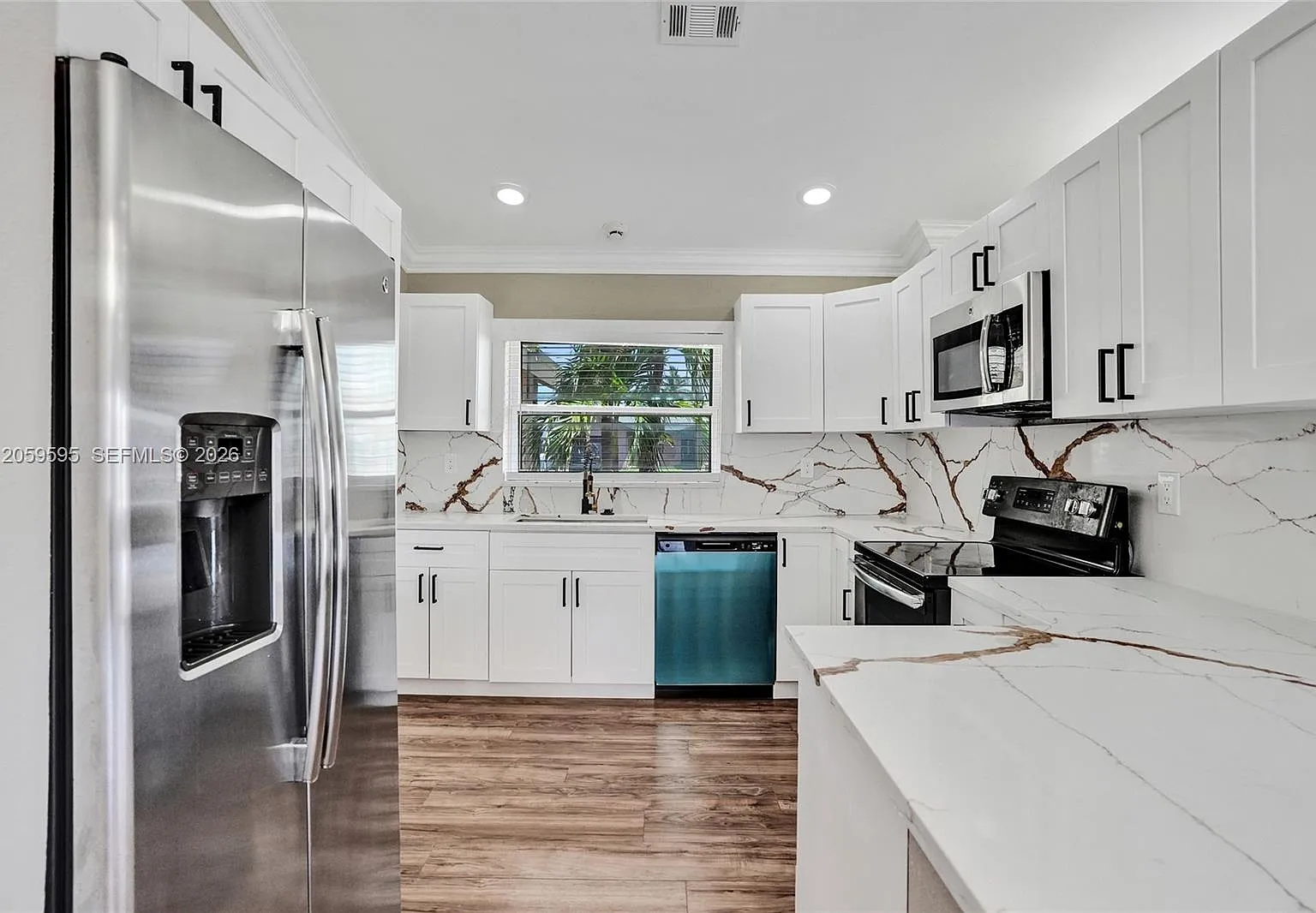 8204 SW 12th St — Photo 4