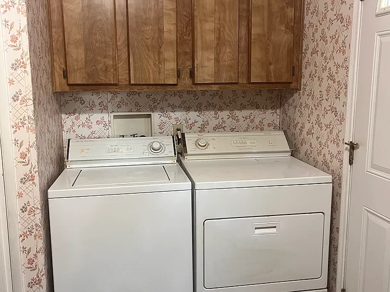 Elizabeth Dr — Photo 29