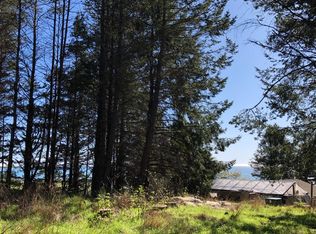 16 Bambi Dr, Whitethorn, CA 95589