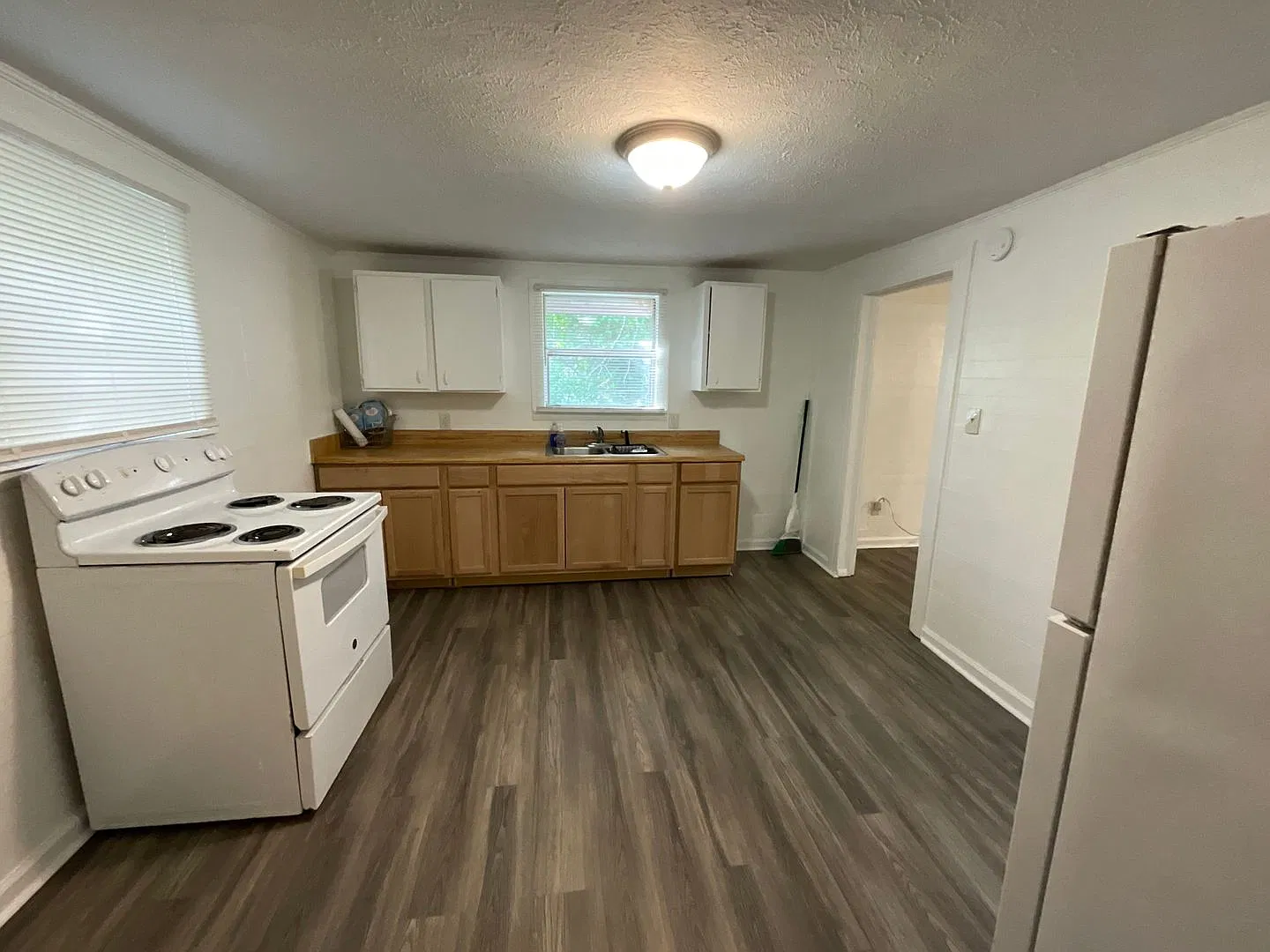 Adorable 2/1 in Marianna w/ Front Porch — Photo 4