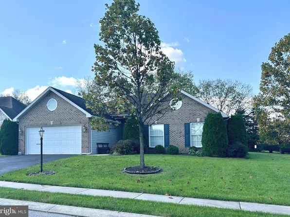 81 Longwood Dr, Mechanicsburg, PA 17050