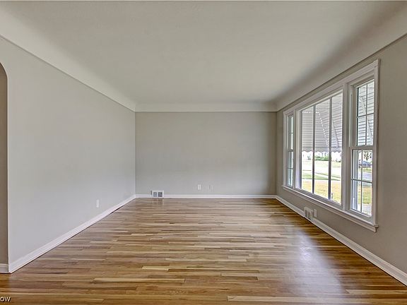 3rd image of 3011 Center Dr