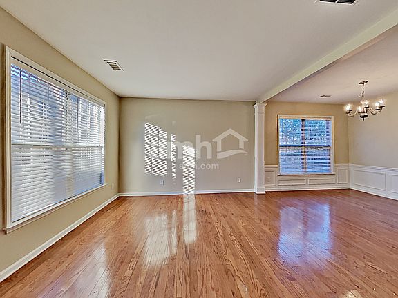 5th image of 912 Dooney Dr