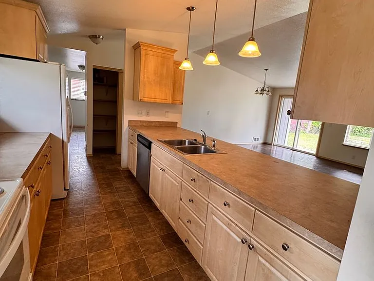 811 NE Newton Creek Dr — Photo 14