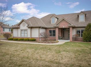 7620 W Kings Crossing Way, Mequon, WI 53097