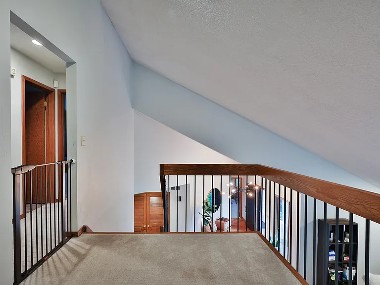 668 Eagle Rdg — Photo 32