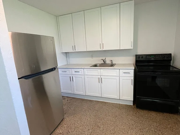 708 SW 20th Ave — Photo 1
