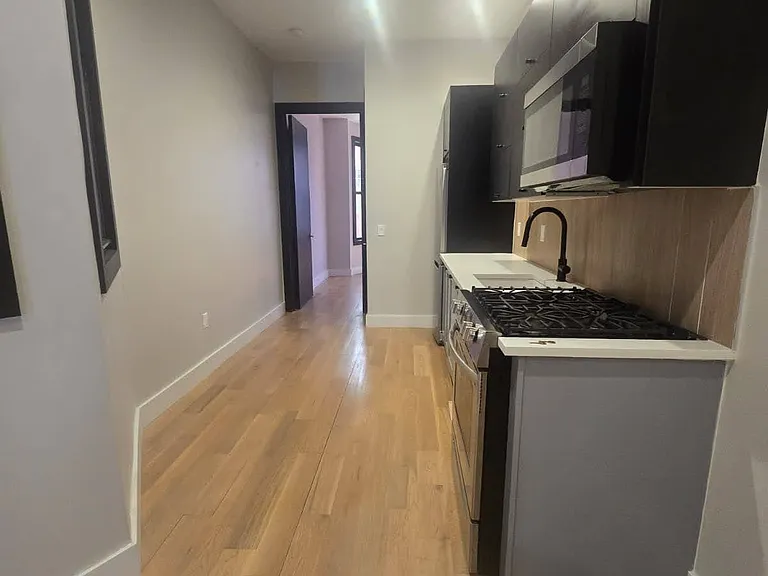 172 New York Ave #1R — Photo 4