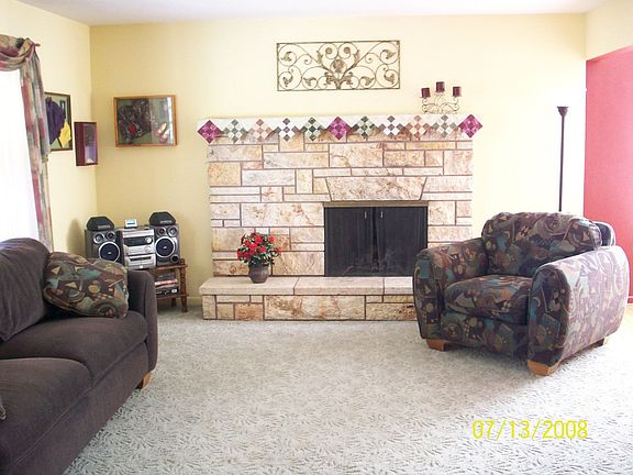 1631 Jerome - Living Room