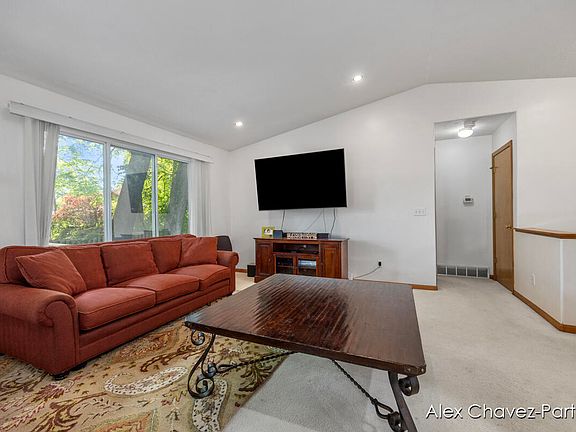 3rd image of 4446 Summertime Ct SE