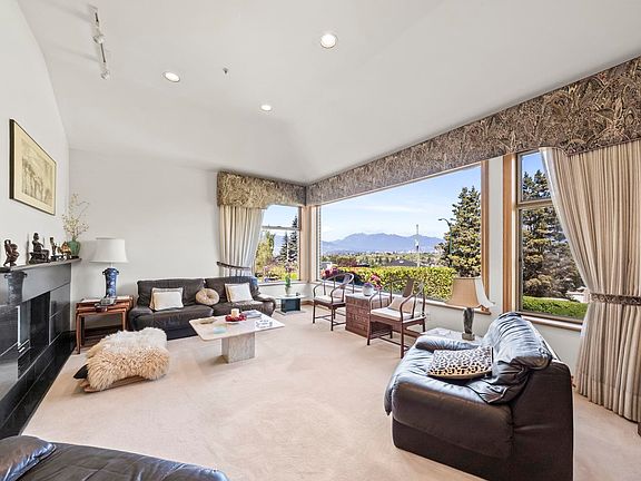 4th image of 4233 Quesnel Dr