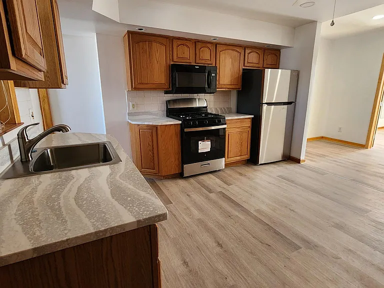 48 Lang St #2 — Photo 7