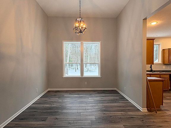5th image of 3120 Angelwood Dr