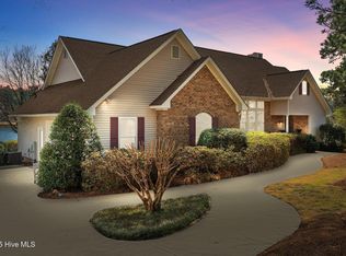 105 Logan Ct, West End, NC 27376