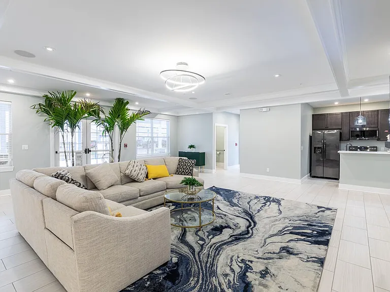Solara Luxury Apartments — Photo 6