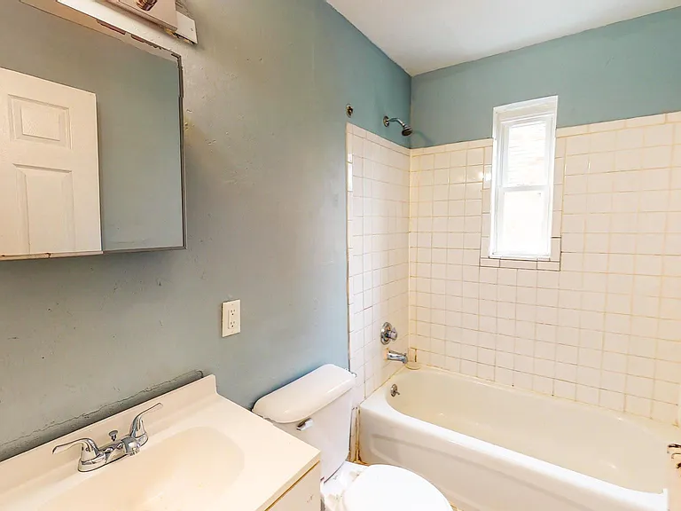 1652 Summit Rd #2 — Photo 12