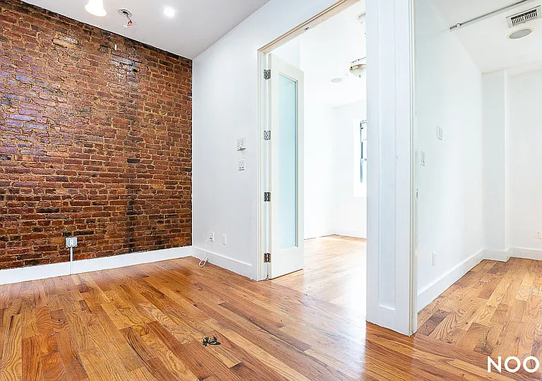 325 Franklin Ave #2C — Photo 15