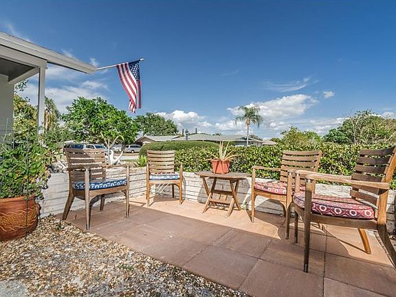 3rd image of 2577 Redwood Cir