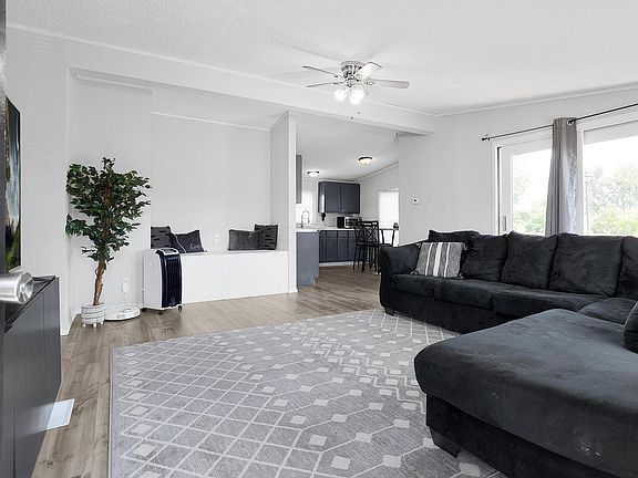 3rd image of 1100 Thornwood Dr Lot 906