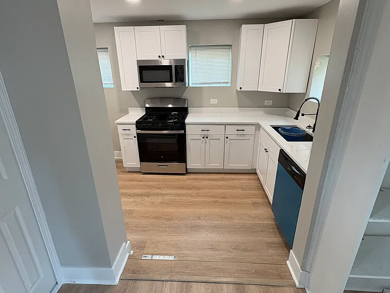 3327 W Elm St #C — Photo 2