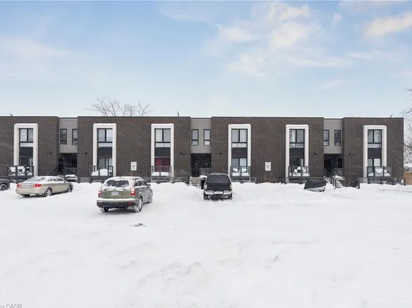 6065 McLeod Rd #204, Niagara Falls, ON L2G 0Z7