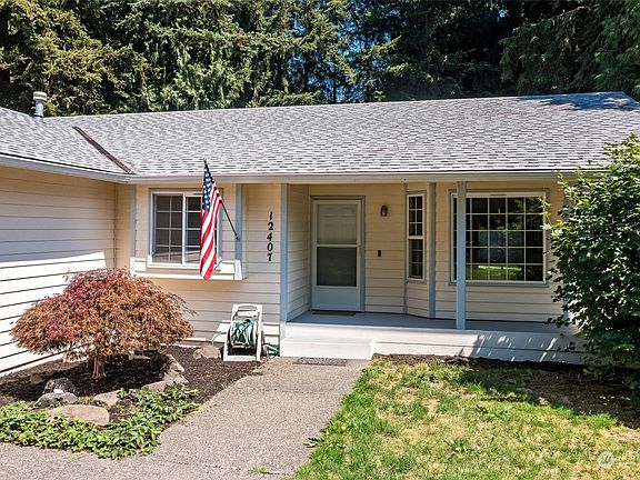 3rd image of 12407 209th Avenue Ct E