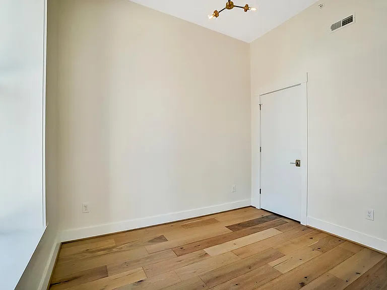 39 E Court St #3 — Photo 13