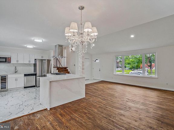 5th image of 9831 Singleton Dr