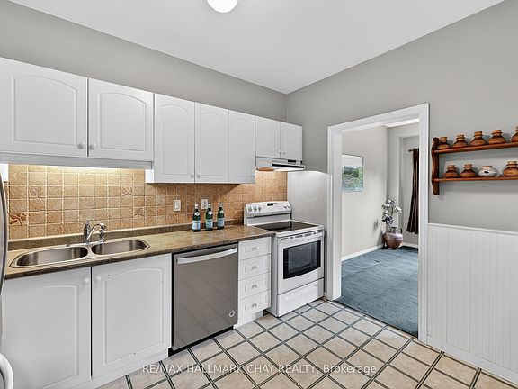 5th image of 147 Bruce Cres
